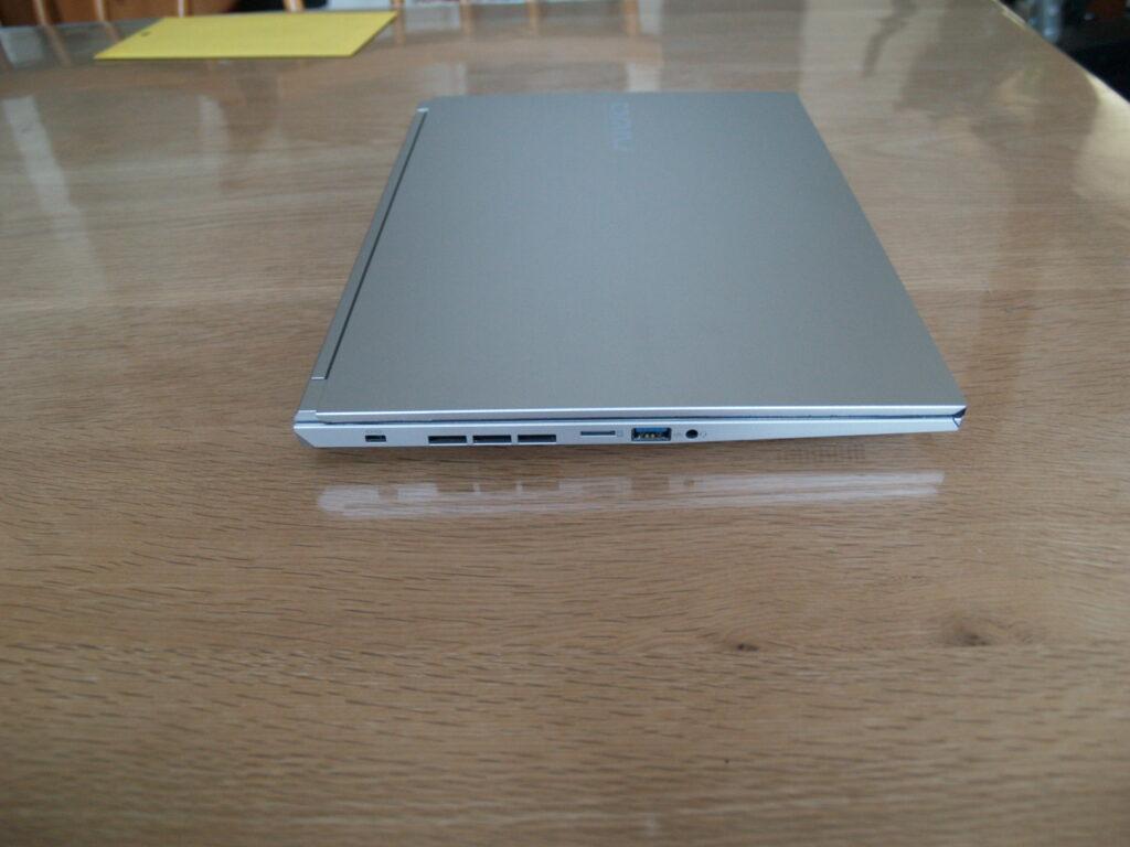 本体左側：DAIV S4-I7G60SR-C（S4I7G60SRCDCW101DEC）