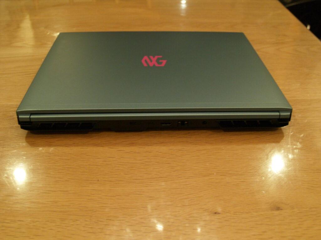 本体背面：NEXTGEAR J6-A7G60GN-A（J6A7G60GNADCW102DEC）